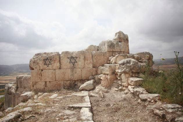 A view of ancient buildings at the Sebastia archaeological site after Jewish settlers painted the Israeli Star of David in the town of Sebastia A view of ancient buildings at the Sebastia archaeological site after Jewish settlers painted the Israeli Star of David in the town of Sebastia, near the city of Nablus in the West Bank, on May 12, 2025. Photo by Mohammed Nasser apaimages Nablus West Bank Palestinian Territory 120525_Nablus_MN_00(2) Copyright: xapaimagesxMohammedxNasserx xapaimagesx