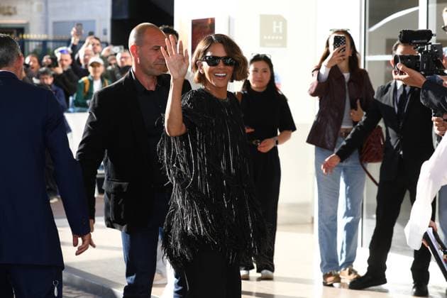 May 12, 2025, Cannes, Cote D azur, France: Jury member HALLE BERRY poses for photos ahead of the official Jury Dinner of the 78th Annual Cannes Film Festival in Cannes, France Cannes France - ZUMAc179 20250512_zep_c179_057 Copyright: xMickaelxChavetx