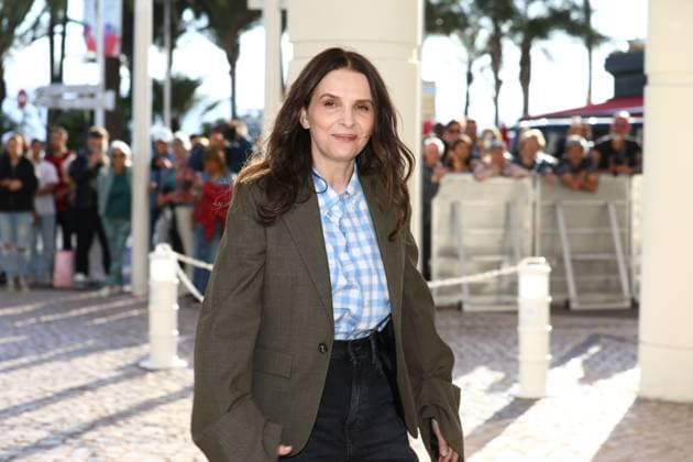 May 12, 2025, Cannes, Cote D azur, France: Jury President JULIETTE BINOCHE poses for photos ahead of the official Jury Dinner of the 78th Annual Cannes Film Festival in Cannes, France Cannes France - ZUMAc179 20250512_zep_c179_075 Copyright: xMickaelxChavetx