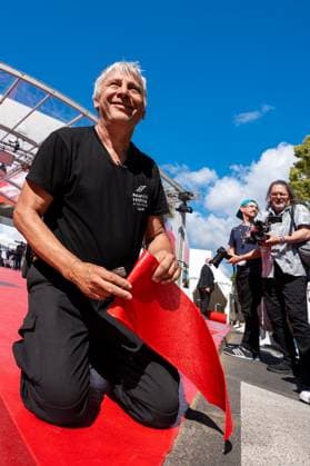 78eme Festival International du Film de Cannes Installation du tapis rouge sur les marches du palais 78th Cannes International Film Festival Red carpet laying on Festivals Palace steps 444061 2025 05 13 sans perso  Copyright: xEstellexCarlierx xStarfacex STAR_444061_005