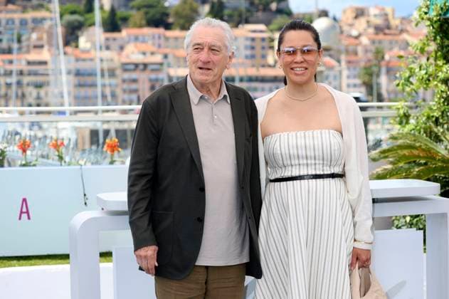 Robert De Niro mit Freundin Tiffany Chen beim Photocall anlässlich der Verleihung der Goldenen Ehrenpalme für sein Lebenswerk auf dem Festival de Cannes 2025 78. Internationale Filmfestspiele von Cannes am Palais des Festivals. Cannes, 13.05.2025
