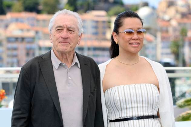 Robert De Niro mit Freundin Tiffany Chen beim Photocall anlässlich der Verleihung der Goldenen Ehrenpalme für sein Lebenswerk auf dem Festival de Cannes 2025 78. Internationale Filmfestspiele von Cannes am Palais des Festivals. Cannes, 13.05.2025