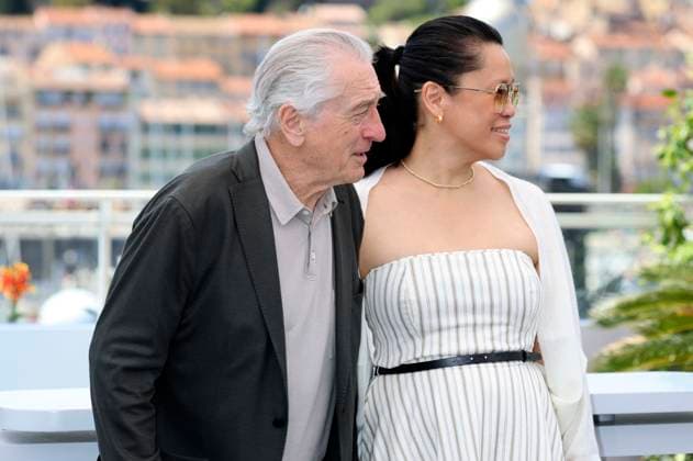 Robert De Niro mit Freundin Tiffany Chen beim Photocall anlässlich der Verleihung der Goldenen Ehrenpalme für sein Lebenswerk auf dem Festival de Cannes 2025 78. Internationale Filmfestspiele von Cannes am Palais des Festivals. Cannes, 13.05.2025