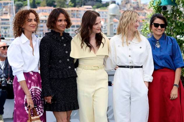 Leila Slimani, Halle Berry, Juliette Binoche, Alba Rohrwacher und Payal Kapadia beim Photocall der internationalen Jury auf dem Festival de Cannes 2025 78. Internationale Filmfestspiele von Cannes am Palais des Festivals. Cannes, 13.05.2025