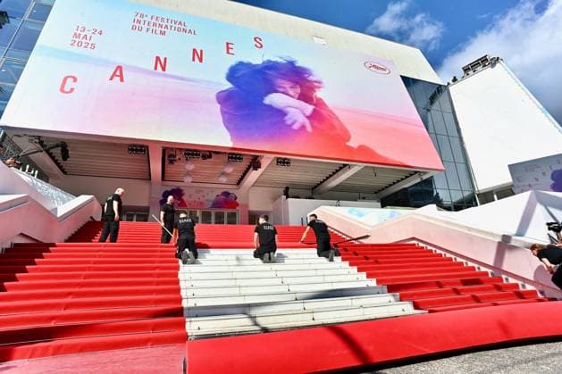 Cannes - Red Carpet Roll Out Workers prepare the red carpet to be rolled out ahead of the 78th annual Cannes Film Festival on May 13, 2025 in Cannes, France. Photo by Franck Caste ABACAPRESS.COM Cannes France  Copyright: xCastelxFranck ABACAx