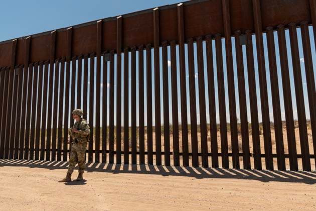 A member of the United States Army National Defense Force patrolling the border with Mexico in the National Defense Force on 08 May 2025 in New Mexico, USA issued 13 May 2025. Inside the militarized US border: migration plummets and asylum obstacles increase !ACHTUNG: NUR REDAKTIONELLE NUTZUNG!  Copyright: xAngelxColmenaresx AME7155 20250513-55016811863_1