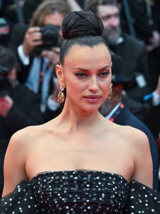 Cannes, France: Cannes, 78th Cannes Film Festival 2025 - Evening 1 - Opening Ceremony - In the photo: Irina Shayk Cannes France  - ZUMAp169 20250513_zea_p169_605 Copyright: xManuelexMangiarottix