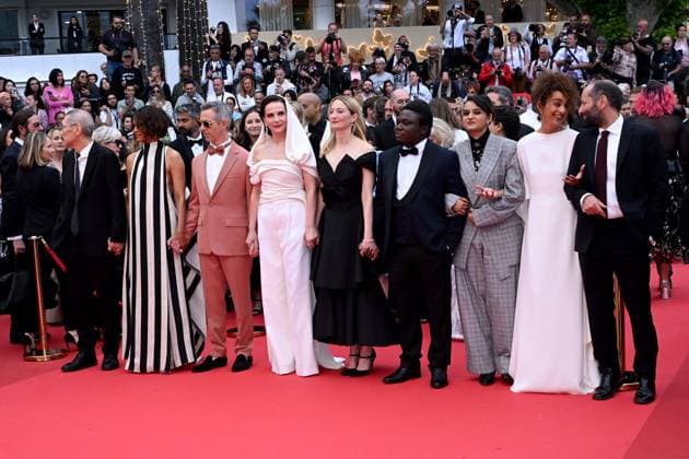 Cannes, France: Cannes, 78th Cannes Film Festival 2025, Red Carpet premiere Opening Ceremony In the photo: Hong Sang-soo, Halle Berry, Jeremy Strong, Juliette Binoche, Alba Rohrwacher, Dieudo Hamadi, Payal Kapadia, Leïla Slimani, Carlos Reygadas Cannes France - ZUMAp169 20250513_zea_p169_1019 Copyright: xTerenghi Ipax