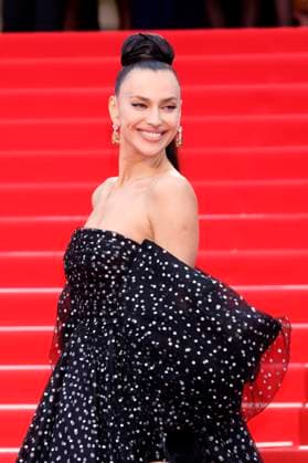 Irina Shayk bei der Opening Ceremony mit der Premiere des Kinofilms Partir un jour Leave One Day auf dem Festival de Cannes 2025 78. Internationale Filmfestspiele von Cannes im Palais des Festivals. Cannes, 13.05.2025