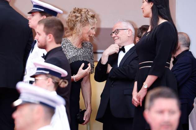 Veronica Ferres und Thierry Fremaux bei der Opening Ceremony mit der Premiere des Kinofilms Partir un jour Leave One Day auf dem Festival de Cannes 2025 78. Internationale Filmfestspiele von Cannes im Palais des Festivals. Cannes, 13.05.2025