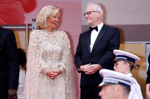 Iris Knobloch und Thierry Fremaux bei der Opening Ceremony mit der Premiere des Kinofilms Partir un jour Leave One Day auf dem Festival de Cannes 2025 78. Internationale Filmfestspiele von Cannes im Palais des Festivals. Cannes, 13.05.2025