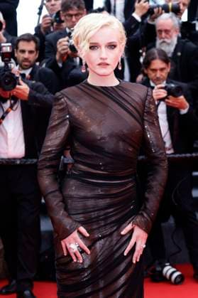 Julia Garner bei der Opening Ceremony mit der Premiere des Kinofilms Partir un jour Leave One Day auf dem Festival de Cannes 2025 78. Internationale Filmfestspiele von Cannes im Palais des Festivals. Cannes, 13.05.2025