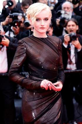 Julia Garner bei der Opening Ceremony mit der Premiere des Kinofilms Partir un jour Leave One Day auf dem Festival de Cannes 2025 78. Internationale Filmfestspiele von Cannes im Palais des Festivals. Cannes, 13.05.2025