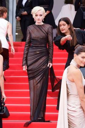 Julia Garner bei der Opening Ceremony mit der Premiere des Kinofilms Partir un jour Leave One Day auf dem Festival de Cannes 2025 78. Internationale Filmfestspiele von Cannes im Palais des Festivals. Cannes, 13.05.2025