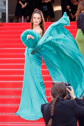 Alessandra Ambrosio bei der Opening Ceremony mit der Premiere des Kinofilms Partir un jour Leave One Day auf dem Festival de Cannes 2025 78. Internationale Filmfestspiele von Cannes im Palais des Festivals. Cannes, 13.05.2025