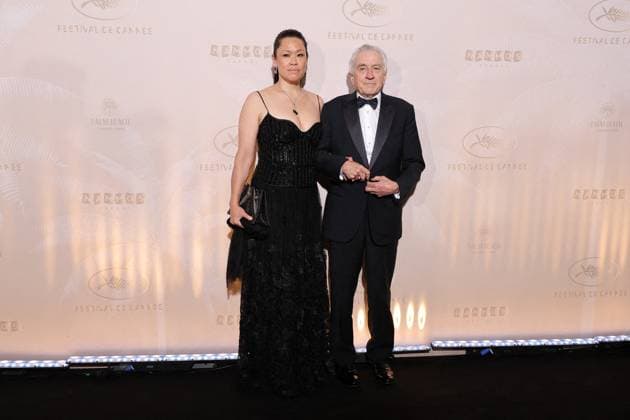 Photocall of the dinner at the 78th Cannes International Film Festival Robert de Niro ety sa compagne Tiffany Chen Photocall of the dinner at the 78th Cannes International Film Festival on 13 May 2025 Moreau Borde Jacovides Bestimage Photocall of the dinner at the 78th Cannes International Film Festival on 13 May 2025 Cannes France  Copyright: xJACOVIDES-BORDE-MOREAUx xBESTIMAGExJACOVIDES-BORDE-MOREAUx xBESTIMAGEx
