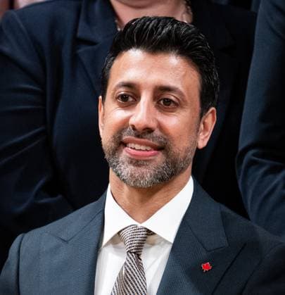 May 13, 2025, Ottawa, On, Canada: Minister of International Trade Maninder Sidhu participates in a family photo following a cabinet swearing in ceremony at Rideau Hall in Ottawa, on Tuesday, May 13, 2025. Ottawa Canada  - ZUMAc35_ 20250513_zaf_c35_386 Copyright: xSpencerxColbyx