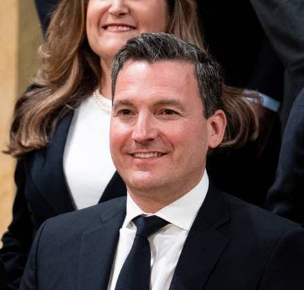May 13, 2025, Ottawa, On, Canada: Minister of Artificial Intelligence and Digital Innovation and Minister responsible for the Federal Economic Development Agency for Southern Ontario Evan Solomon participates in a family photo following a cabinet swearing in ceremony at Rideau Hall in Ottawa, on Tuesday, May 13, 2025. Ottawa Canada  - ZUMAc35_ 20250513_zaf_c35_387 Copyright: xSpencerxColbyx