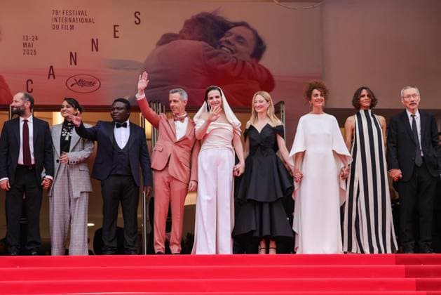 Entertainment Bilder des Tages Cannes - Opening Ceremony Jury Member Carlos Reygadas, Leïla Slimani, Payal Kapadia, Dieudo Hamadi, Alba Rohrwacher, Jury President Juliette Binoche, Jeremy Strong, Halle Berry and Hong Sang-soo attend the red carpet for the opening ceremony and Partir Un Jour (Leave One Day) screening at the 78th annual Cannes Film Festival at Palais des Festivals on May 13, 2025 in Cannes, France. Photo by Shootpix ABACAPRESS.COM Cannes France  Copyright: xShootpix ABACAx