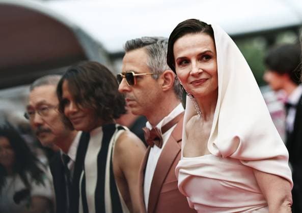 Entertainment Bilder des Tages (250514) -- CANNES, May 14, 2025 -- French actress and jury president of the 78th Cannes Film Festival Juliette Binoche (1st R) arrives with jury members on the red carpet for the opening ceremony of the festival in Cannes, France, May 13, 2025. ) FRANCE-CANNES-FILM FESTIVAL-OPENING GaoxJing 