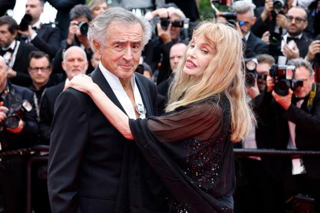Bernard-Henri Levy mit Ehefrau Arielle Dombasle bei der Opening Ceremony mit der Premiere des Kinofilms Partir un jour Leave One Day auf dem Festival de Cannes 2025 78. Internationale Filmfestspiele von Cannes im Palais des Festivals. Cannes, 13.05.2025
