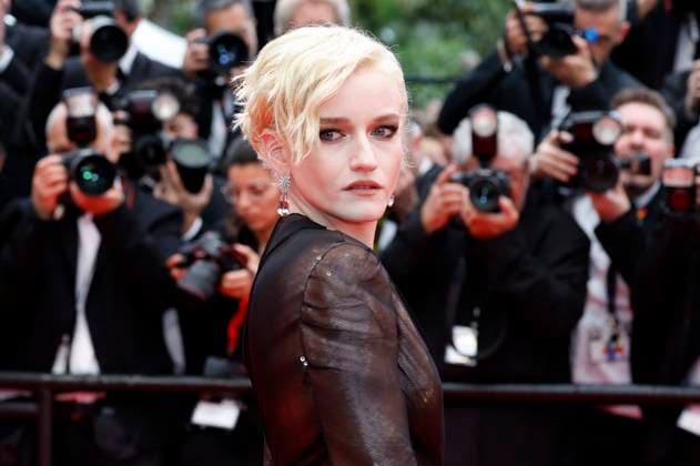 Julia Garner bei der Opening Ceremony mit der Premiere des Kinofilms Partir un jour Leave One Day auf dem Festival de Cannes 2025 78. Internationale Filmfestspiele von Cannes im Palais des Festivals. Cannes, 13.05.2025