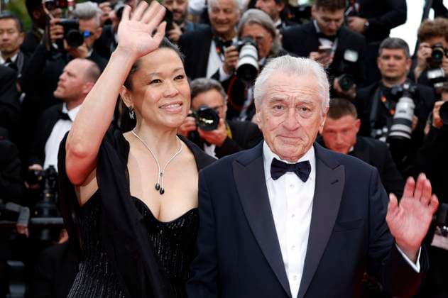 Robert De Niro mit Freundin Tiffany Chen bei der Opening Ceremony mit der Premiere des Kinofilms Partir un jour Leave One Day auf dem Festival de Cannes 2025 78. Internationale Filmfestspiele von Cannes im Palais des Festivals. Cannes, 13.05.2025