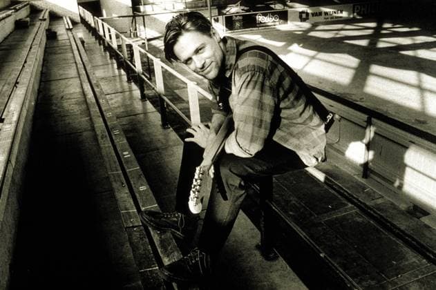Archivbilder der Woche KW20 RECORD DATE NOT STATED BRYAN ADAMS guitar, black and white Ref: 6480 Copyright: xHugoxDixon CapitalxPicturesx