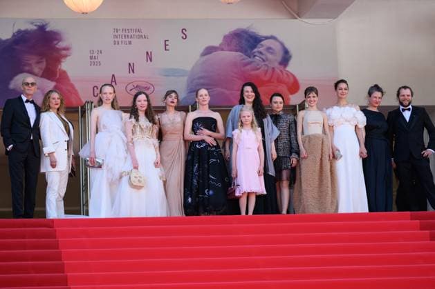 Sound Of Falling Red Carpet NG Lucas Schmidt, Maren Schmitt, Luzia Oppermann, Laeni Geiseler, guest, Susanne Wust, Hanna Heckt, Mascha Schilinski, Lena Urzendowsky, Lea Drinda, Luise Heyer and Louise Peters attending the ‘Sound Of Falling’ Screening and Red Carpet at Palais Des Festivals in Cannes, France on May 14 2025 as part of the 78th Cannes Film Festival. Photo by Nicolas Genin ABACAPRESS.COM Cannes France Copyright: xGeninxNicolas ABACAx