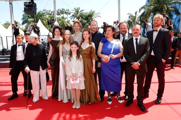 Filip Schnack, Martin Rother, Bärbel Schwarz, Konstantin Londhorsdt, Lucas Prisor und Gäste bei der Premiere des Kinofilms Sound of Falling auf dem Festival de Cannes 2025 78. Internationale Filmfestspiele von Cannes im Palais des Festivals. Cannes, 14.05.2025