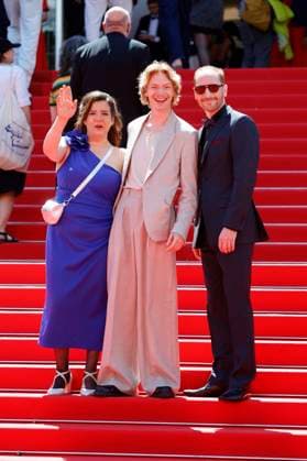 Bärbel Schwarz, Filip Schnack und Martin Rother bei der Premiere des Kinofilms Sound of Falling auf dem Festival de Cannes 2025 78. Internationale Filmfestspiele von Cannes im Palais des Festivals. Cannes, 14.05.2025