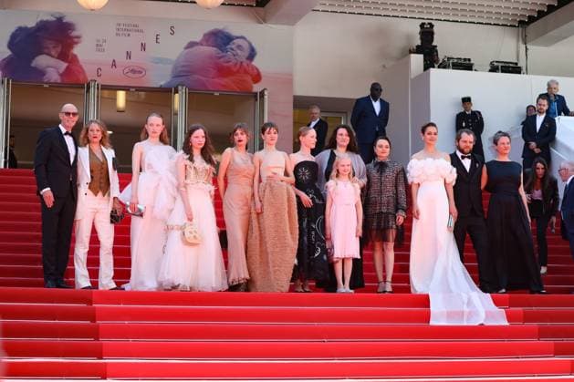 J Staircase for the film Sound of salling at the 78th Cannes International Film Festival Lucas Schmidt, Maren Schmitt, Luzia Oppermann, Laeni Geiseler, guest, Lea Drinda, Susanne Wüst, Hanna Heckt, Mascha Schilinski, Lena Urzendowsky, Luise Heyer, Fabian Gamper, Louise Peters Montée des marches du film Sound of salling lors du 78ème Festival International du Film de Cannes, au Palais des Festivals à Cannes On may 14th 2025 Jacovides Moreau Bestimage Red carpet for the movie Sound of falling during the 78th Cannes International Film Festival at the Palais des Festivals in Cannes, France On may 14th 2025 Cannes France Copyright: xJACOVIDES-MOREAUx xBESTIMAGExJACOVIDES-MOREAUx xBESTIMAGEx