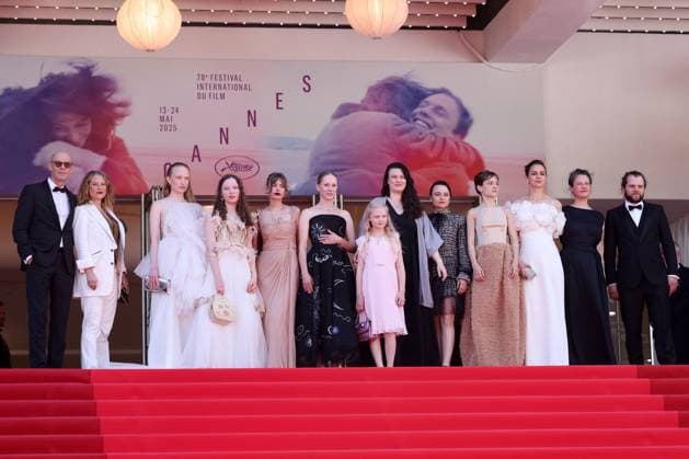J Staircase for the film Sound of salling at the 78th Cannes International Film Festival Lucas Schmidt, Maren Schmitt, Luzia Oppermann, Laeni Geiseler, guest, Lea Drinda, Susanne Wüst, Hanna Heckt, Mascha Schilinski, Lena Urzendowsky, Luise Heyer, Fabian Gamper, Louise Peters Montée des marches du film Sound of salling lors du 78ème Festival International du Film de Cannes, au Palais des Festivals à Cannes On may 14th 2025 Jacovides Moreau Bestimage Red carpet for the movie Sound of falling during the 78th Cannes International Film Festival at the Palais des Festivals in Cannes, France On may 14th 2025 Cannes France Copyright: xJACOVIDES-MOREAUx xBESTIMAGExJACOVIDES-MOREAUx xBESTIMAGEx