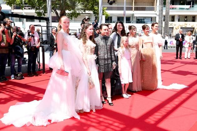 J Montée des marches du film Sound of salling lors du 78ème Festival International du Film de Cannes Luzia Oppermann, Laeni Geiseler, Lena Urzendowsky, Susanne Wüst, Mascha Schilinski, Hanna Heckt, guest, Lea Drinda, Luise Heyer Montée des marches du film Sound of salling lors du 78ème Festival International du Film de Cannes, au Palais des Festivals à Cannes On may 14th 2025 Jacovides Moreau Bestimage Red carpet for the movie Sound of falling during the 78th Cannes International Film Festival at the Palais des Festivals in Cannes, France On may 14th 2025 Cannes France Copyright: xJACOVIDES-MOREAUx xBESTIMAGExJACOVIDES-MOREAUx xBESTIMAGEx