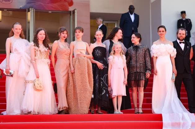 J Montée des marches du film Sound of salling lors du 78ème Festival International du Film de Cannes Luzia Oppermann, Laeni Geiseler, guest, Lea Drinda, Susanne Wüst, Hanna Heckt, Mascha Schilinski, Lena Urzendowsky, Luise Heyer, Fabian Gamper Montée des marches du film Sound of salling lors du 78ème Festival International du Film de Cannes, au Palais des Festivals à Cannes On may 14th 2025 Jacovides Moreau Bestimage Red carpet for the movie Sound of falling during the 78th Cannes International Film Festival at the Palais des Festivals in Cannes, France On may 14th 2025 Cannes France Copyright: xJACOVIDES-MOREAUx xBESTIMAGExJACOVIDES-MOREAUx xBESTIMAGEx