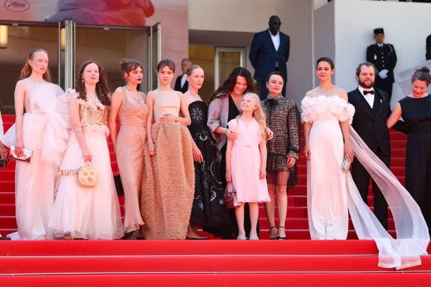 J Montée des marches du film Sound of salling lors du 78ème Festival International du Film de Cannes Luzia Oppermann, Laeni Geiseler, guest, Lea Drinda, Susanne Wüst, Hanna Heckt, Mascha Schilinski, Lena Urzendowsky, Luise Heyer, Fabian Gamper, Louise Peters Montée des marches du film Sound of salling lors du 78ème Festival International du Film de Cannes, au Palais des Festivals à Cannes On may 14th 2025 Jacovides Moreau Bestimage Red carpet for the movie Sound of falling during the 78th Cannes International Film Festival at the Palais des Festivals in Cannes, France On may 14th 2025 Cannes France Copyright: xJACOVIDES-MOREAUx xBESTIMAGExJACOVIDES-MOREAUx xBESTIMAGEx