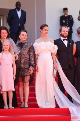 J Montée des marches du film Sound of salling lors du 78ème Festival International du Film de Cannes Hanna Heckt, Mascha Schilinski, Lena Urzendowsky, Luise Heyer, Fabian Gamper Montée des marches du film Sound of salling lors du 78ème Festival International du Film de Cannes, au Palais des Festivals à Cannes Le 14 mai 2025 Jacovides Moreau Bestimage Red carpet for the movie Sound of falling during the 78th Cannes International Film Festival at the Palais des Festivals in Cannes, France On may 14th 2025 Cannes France  Copyright: xJACOVIDES-MOREAUx xBESTIMAGExJACOVIDES-MOREAUx xBESTIMAGEx