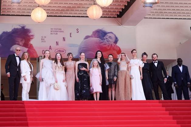 J Staircase for the film Sound of salling at the 78th Cannes International Film Festival Lucas Schmidt, Maren Schmitt, Luzia Oppermann, Laeni Geiseler, guest, Lea Drinda, Susanne Wüst, Hanna Heckt, Mascha Schilinski, Lena Urzendowsky, Luise Heyer, Fabian Gamper, Louise Peters Montée des marches du film Sound of salling lors du 78ème Festival International du Film de Cannes, au Palais des Festivals à Cannes On may 14th 2025 Jacovides Moreau Bestimage Red carpet for the movie Sound of falling during the 78th Cannes International Film Festival at the Palais des Festivals in Cannes, France On may 14th 2025 Cannes France Copyright: xJACOVIDES-MOREAUx xBESTIMAGExJACOVIDES-MOREAUx xBESTIMAGEx