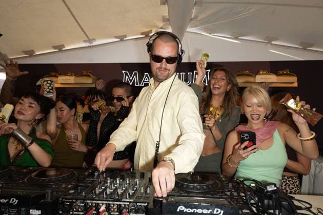 Celebrities on Magnum beach during the 78th Cannes Film Festival Myd on Magnum beach during the 78th Cannes Film Festival on 14th May 2025 Jeremy Melloul Magnum Cannes Bestimage Magnum beach during the 78th Cannes Film Festival on 14th May 2025 Cannes France  Copyright: xJeremyxMelloulx xBestimagexJeremyxMelloulx xBestimagex