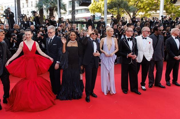 Festival de Cannes - Premiere Mission Impossible The Final Reckoning Hayley Atwell, Christopher McQuarrie, Angela Bassett, Tom Cruise, Pom Klementieff, Simon Pegg und Tramell Tillman bei der Premiere von Mission: Impossible The Final Reckoning während der 78. Filmfestspiele in Cannes am 14.05.2025. Copyright: xEventpressxKochanx