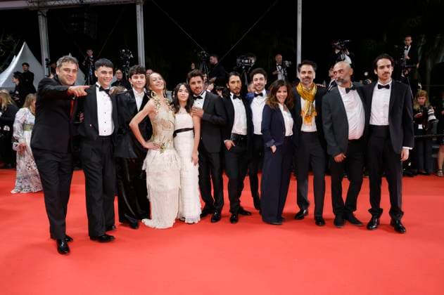 Cast und Team von The Mysterious Gaze of the Flamingo mit Giancarlo Nasi, Matias Catalan, Diego Cespedes, Paula Dinamarca, Damien Megherbi, Florencia Di Concilio, Justin Pechberty, Angello Faccini ud Gästen bei der Premiere des Kinofilms Two Prosecutors Zwei Staatsanwälte auf dem Festival de Cannes 2025 78. Internationale Filmfestspiele von Cannes im Palais des Festivals. Cannes, 14.05.2025