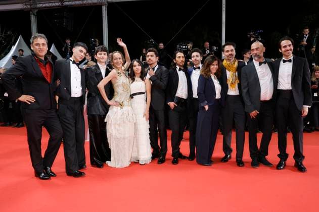 Cast und Team von The Mysterious Gaze of the Flamingo mit Giancarlo Nasi, Matias Catalan, Diego Cespedes, Paula Dinamarca, Damien Megherbi, Florencia Di Concilio, Justin Pechberty, Angello Faccini ud Gästen bei der Premiere des Kinofilms Two Prosecutors Zwei Staatsanwälte auf dem Festival de Cannes 2025 78. Internationale Filmfestspiele von Cannes im Palais des Festivals. Cannes, 14.05.2025