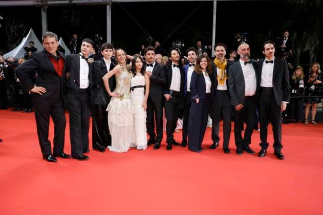 Cast und Team von The Mysterious Gaze of the Flamingo mit Giancarlo Nasi, Matias Catalan, Diego Cespedes, Paula Dinamarca, Damien Megherbi, Florencia Di Concilio, Justin Pechberty, Angello Faccini ud Gästen bei der Premiere des Kinofilms Two Prosecutors Zwei Staatsanwälte auf dem Festival de Cannes 2025 78. Internationale Filmfestspiele von Cannes im Palais des Festivals. Cannes, 14.05.2025