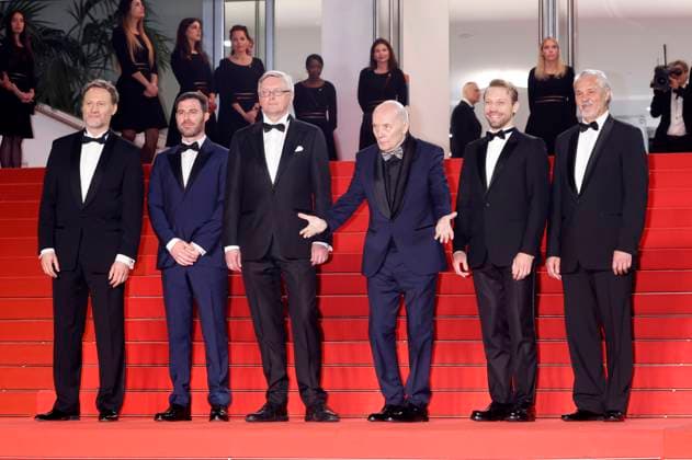 Anatoliy Beliy, Kevin Chneiweiss, Sergei Loznitsa, Aleksandr Filippenko, Aleksander Kuznetsov und Vytautas Kaniusonis bei der Premiere des Kinofilms Two Prosecutors Zwei Staatsanwälte auf dem Festival de Cannes 2025 78. Internationale Filmfestspiele von Cannes im Palais des Festivals. Cannes, 14.05.2025