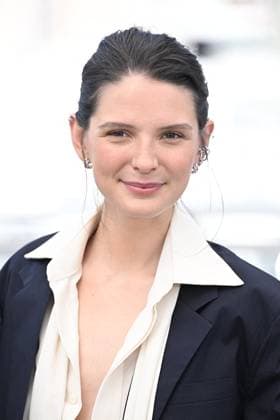 Cannes - Qui Brille au Combat Photocall Joséphine Japy, Director attend the Qui Brille au Combat (The Wonderers) photocall as part of the 78th Cannes Film Festival in Cannes, France on May 15, 2025. Photo by David Niviere ABACAPRESS.COM Cannes Provence-Alpes-Cote d Azur France  Copyright: xNivierexDavid ABACAPRESS.COMx