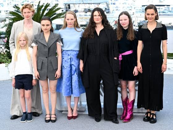 Cannes, 78th Cannes Film Festival 2025 - day 3 - Photocall of the film Sound of Falling . Cannes, 78th Cannes Film Festival 2025 - day 3 - Photocall of the film Sound of Falling . In the picture Luise Heyer, Laeni Geiseler, Mascha Schilinski, Susanne Wüst, Hanna Heckt, Lena Urzendowsky and Filip Schnack Cannes Cannes France  Copyright: xIPA ABACAx