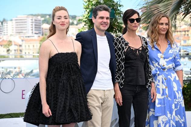 CINEMA : 78eme Festival de Cannes - Photocalls - 15 05 2025 CANNES, FRANCE - 15 MAI (G-D) : Freya MAVOR, Yann GOZLAN, Ana MOUGLALIS, Cecile DE FRANCE lors du photocall du film Â« Dalloway Â» projetÃ en Seance de minuit lors du 78eme Festival de Cannes au Palais des Festivals le 15 mai 2025 Ã Cannes, France. CannesFrance  Copyright: xValentinaxClaretx