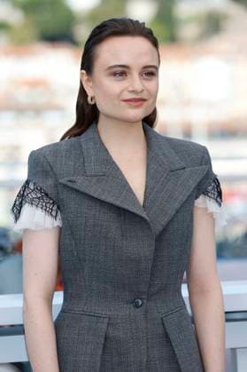 Lena Urzendowsky beim Photocall zum Kinofilm Sound of Falling In die Sonne schauen auf dem Festival de Cannes 2025 78. Internationale Filmfestspiele von Cannes am Palais des Festivals. Cannes, 15.05.2025