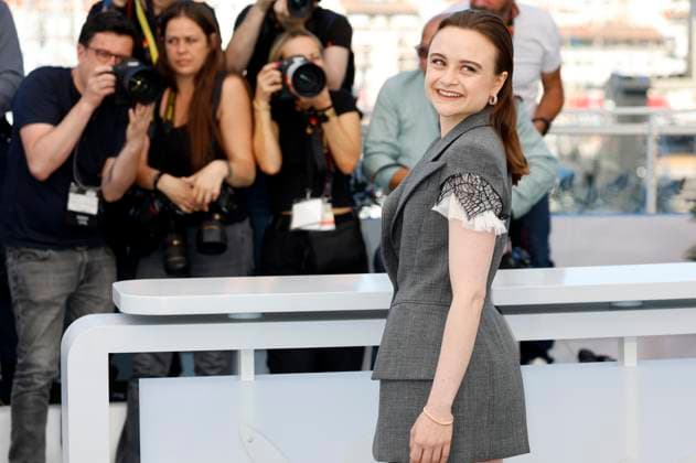Lena Urzendowsky beim Photocall zum Kinofilm Sound of Falling In die Sonne schauen auf dem Festival de Cannes 2025 78. Internationale Filmfestspiele von Cannes am Palais des Festivals. Cannes, 15.05.2025
