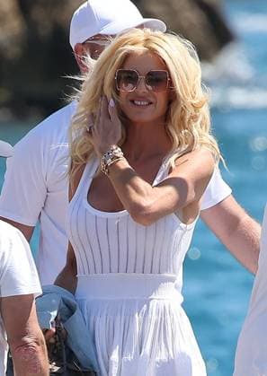 Cannes - Victoria Silvstedt at the Eden Roc Victoria Silvstedt with husband arrives to lunch at the Eden Roc restaurant in Cap d Antibes, France on May 15, 2025. Photo by ABACAPRESS.COM Cap d Antibes France  Copyright: xABACAx